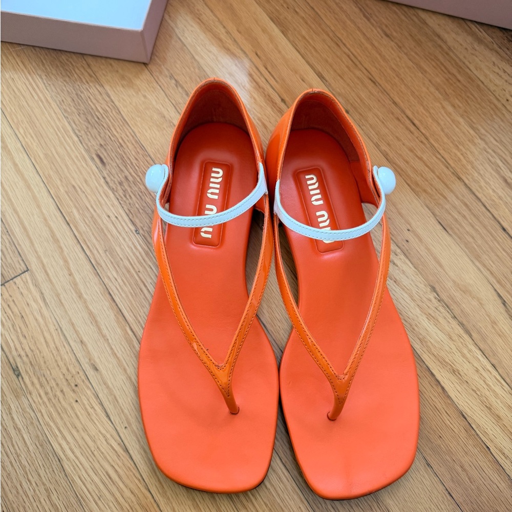 Miu Miu Bright Orange Patent Leather Slingback Sandals with White Strap 37.5 - Picture 3 of 7